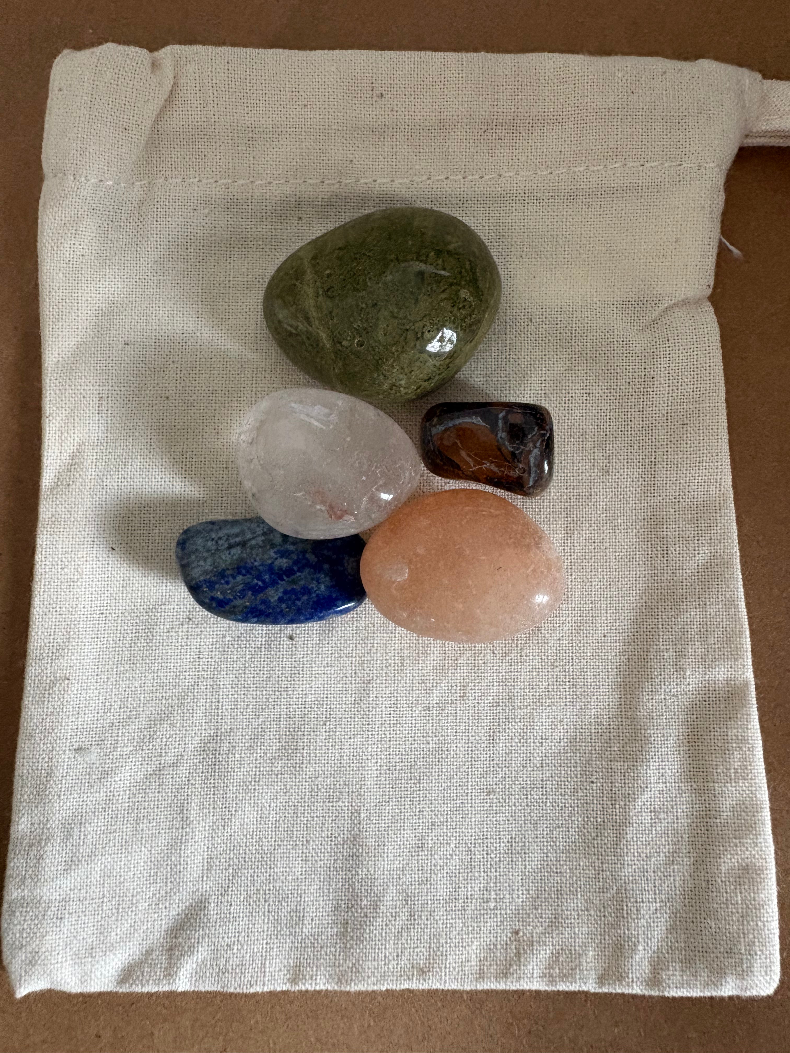 Bag of 5 gemstones